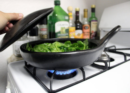 Authentic Chamba Saute Pan - Elegant, All-Natural Black Clay Frying Pan with Handle and Cover - Stovetop & Oven Safe – Handmade in Colombia