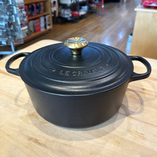 Le Creuset Round Dutch Oven, 5.5 Quart - Licorice with Gold Knob