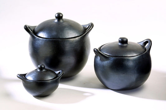 Authentic Chamba Soup & Bean Pot - Elegant, All-Natural Black Clay Pot with Cover for Slow, Even Cooking - Stovetop & Oven Safe - Handmade in Colombia